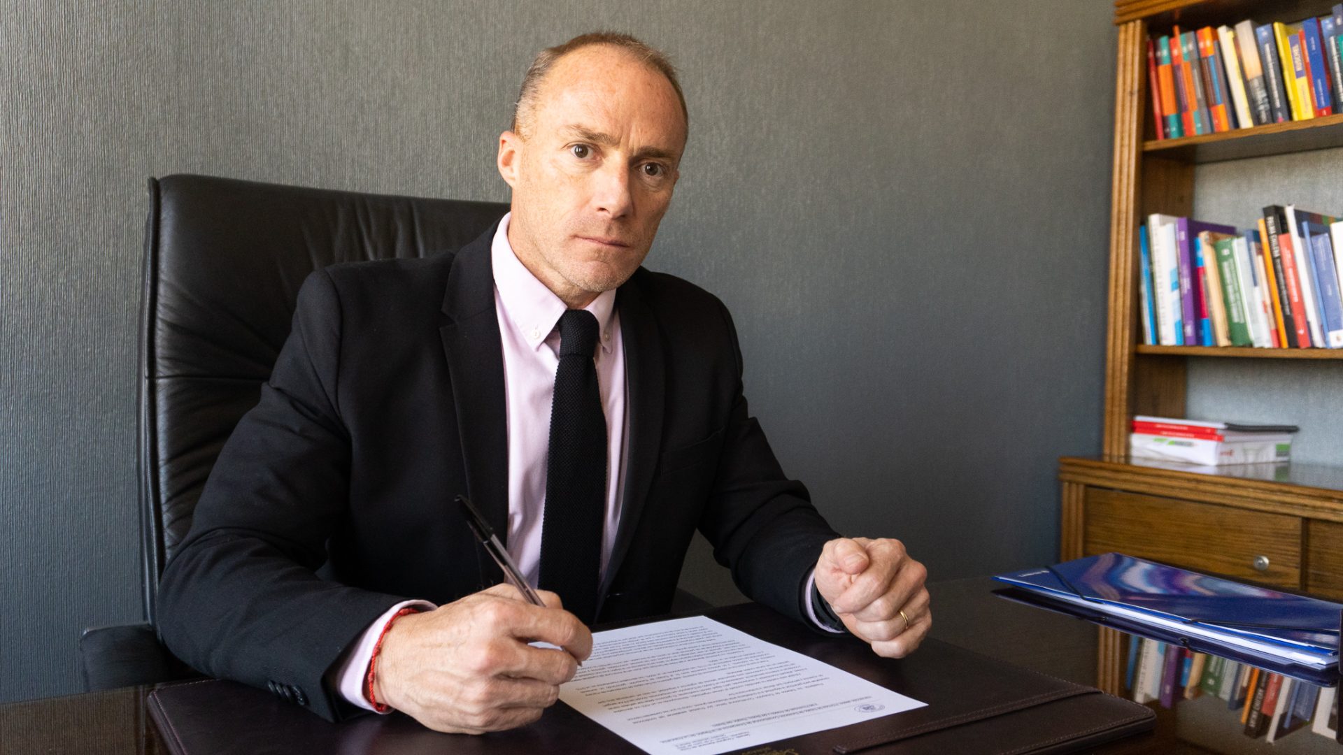 SENADOR KEITEL OFICIA A DIRECTOR DE JUNAEB BIOBÍO POR BECAS TIC 2022