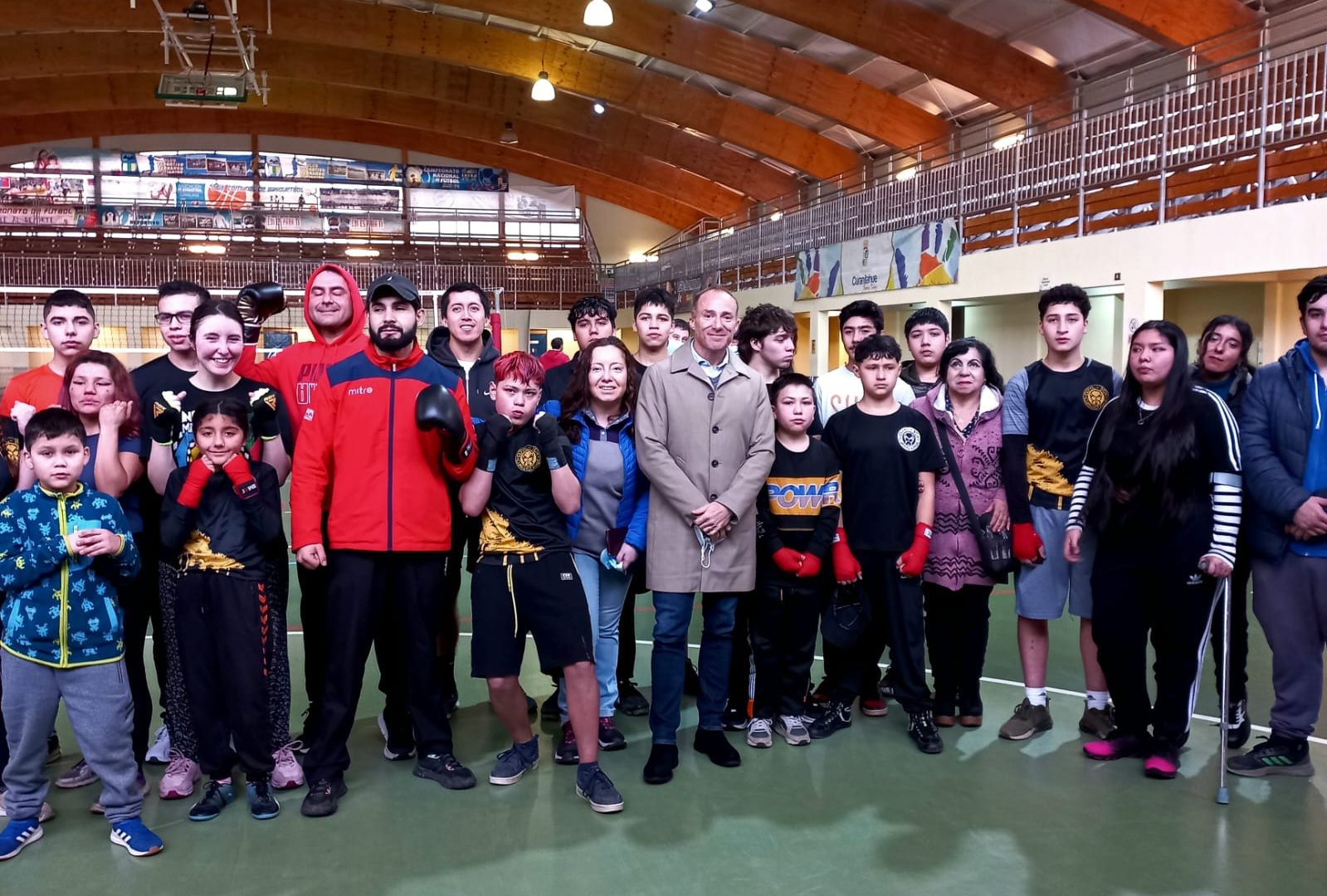 SENADOR KEITEL SE REÚNE CON DIRIGENTES DEPORTIVOS DE CURANILAHUE