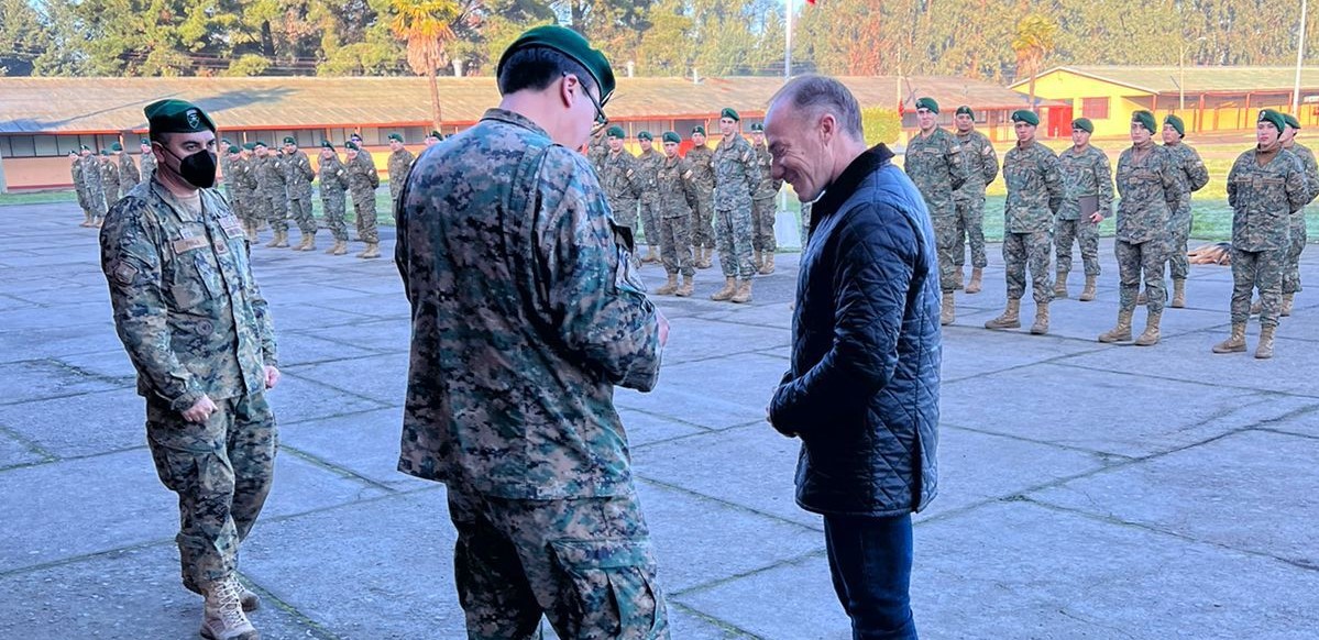 SENADOR KEITEL VISITA EL REGIMIENTO DE MONTAÑA N°17 DE LOS ÁNGELES